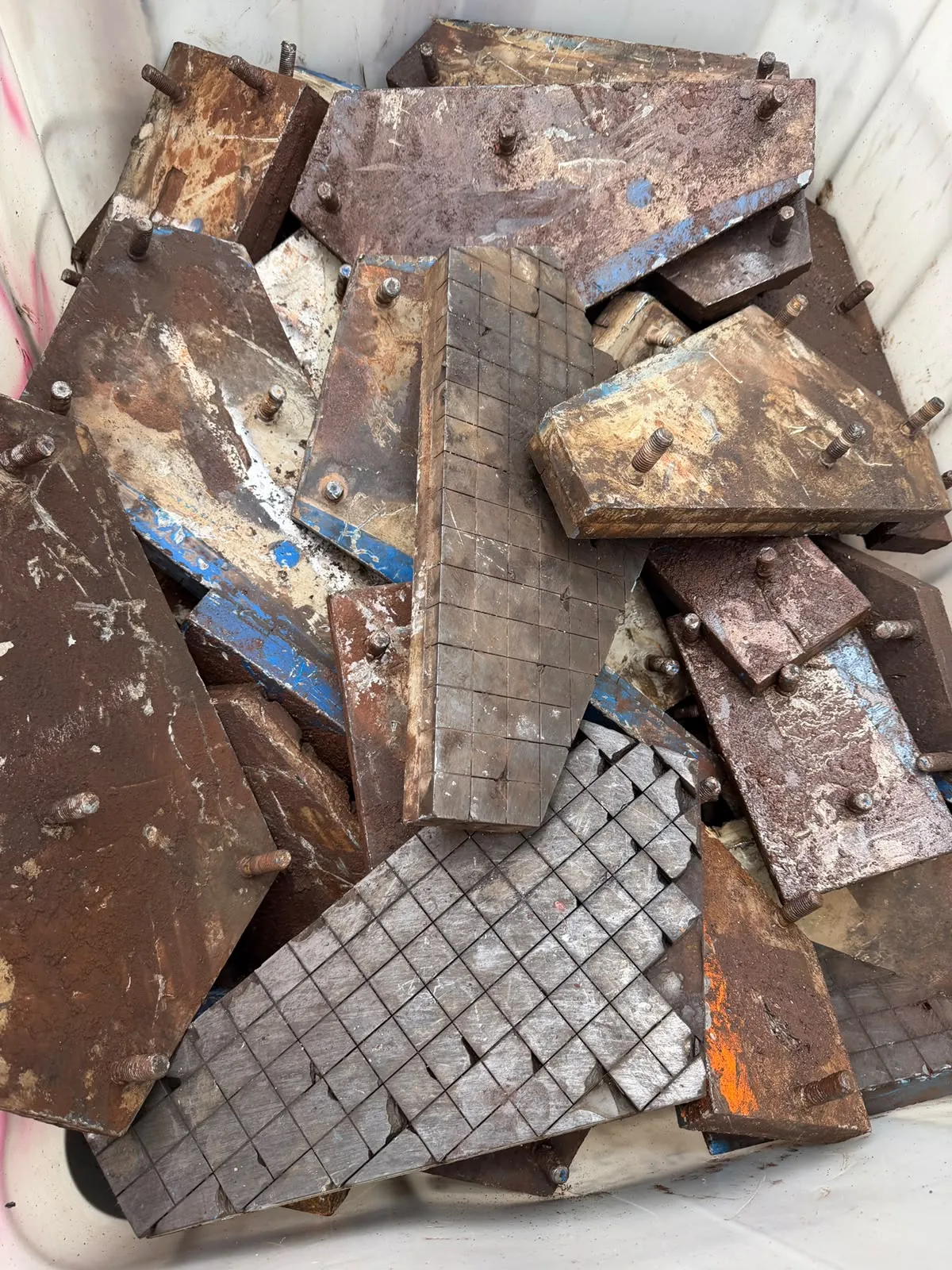 Bin of GET and carbide wear parts